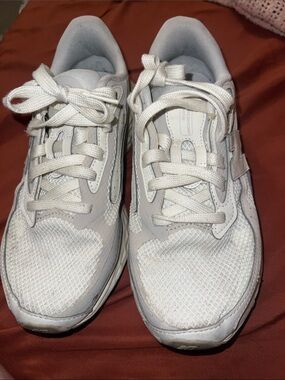 New Balance White Mesh & Leather Sneakers